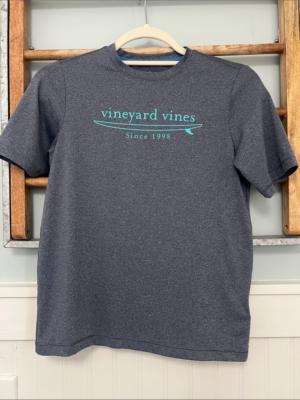 Boys, Vinyard Vines performance T-shirt, size small (8-10) surfboard